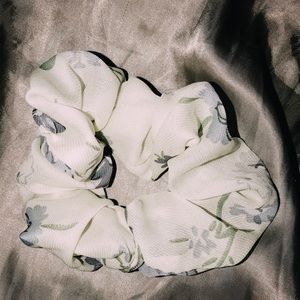 set of 2 scrunchies!!